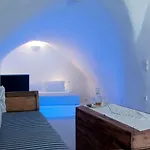 Olyra Traditional Cave 피르고스