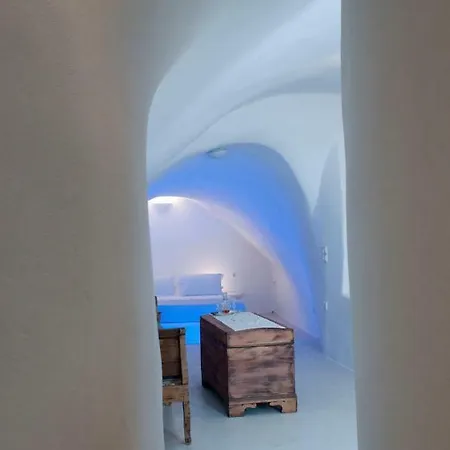 Olyra Traditional Cave