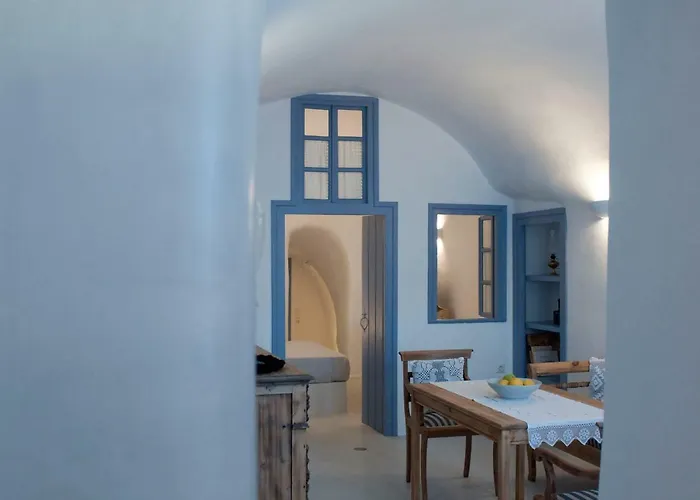 Olyra Traditional Cave