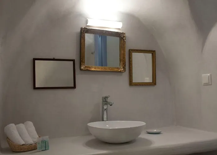 Olyra Traditional Cave Pyrgos Kallistis