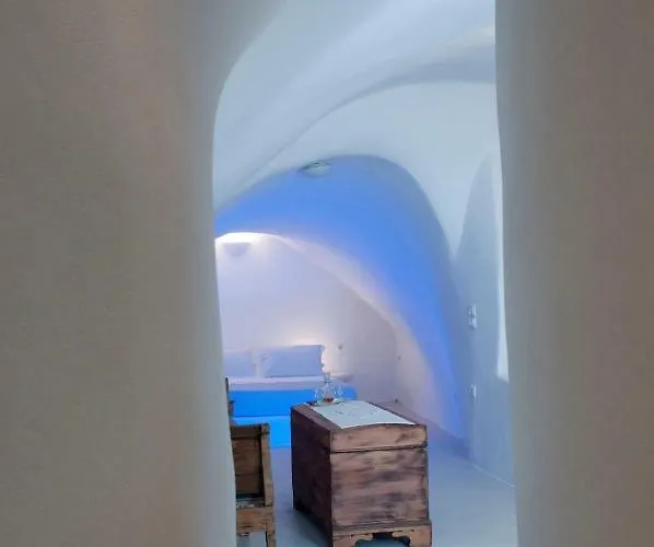 Olyra Traditional Cave