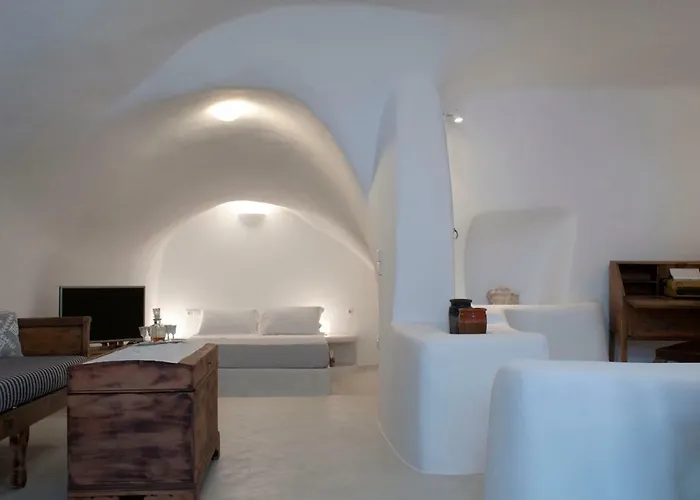 Olyra Traditional Cave *