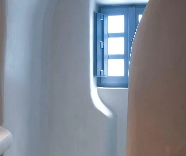 Olyra Traditional Cave