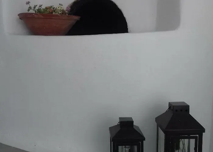 Olyra Traditional Cave